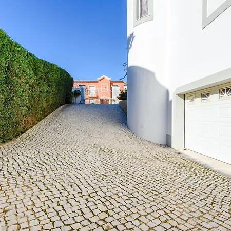 The White House וילה לאגוּ‏ש